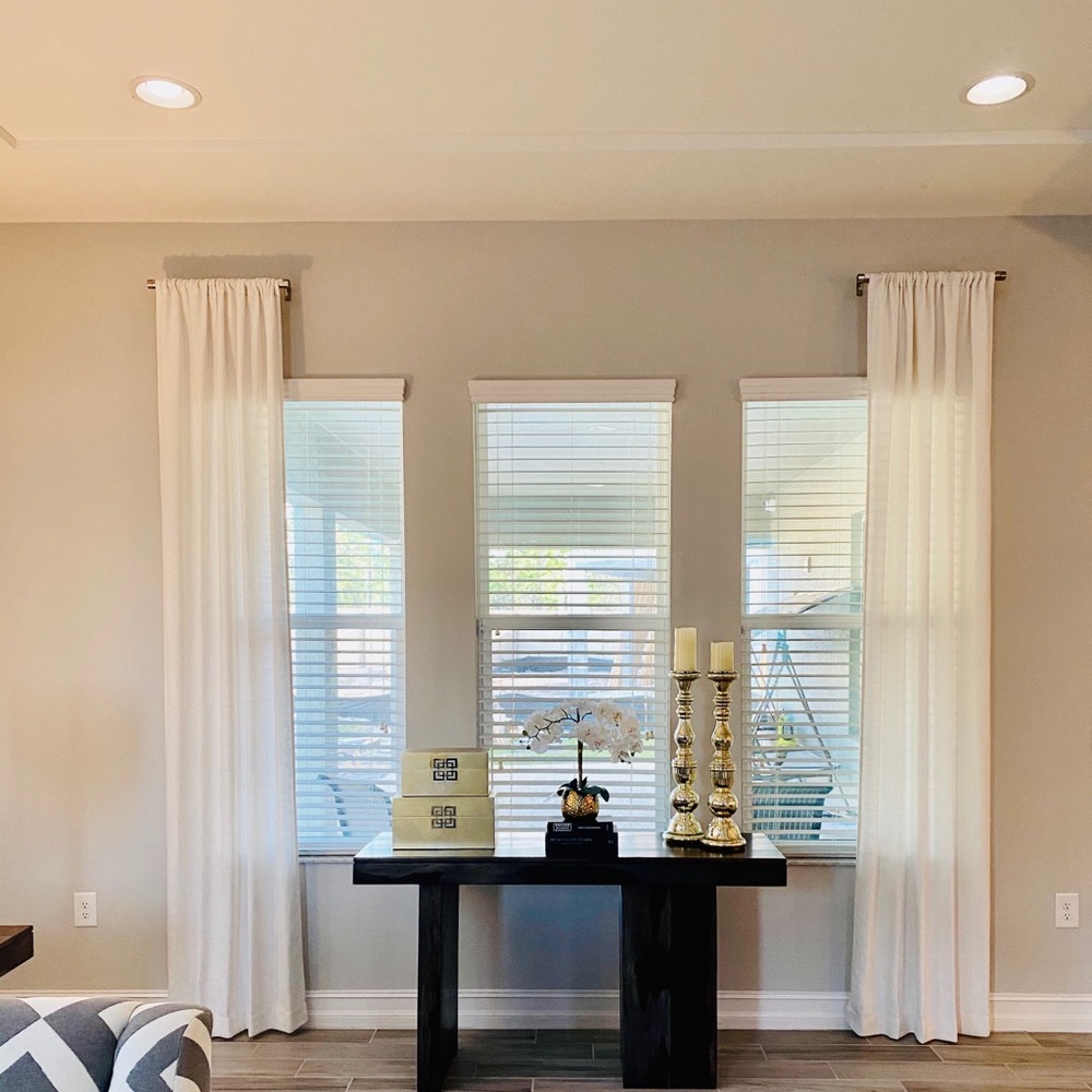 Beautiful curtains in ivory (set)
